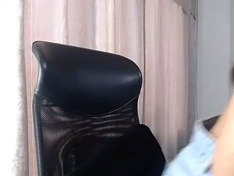 SavannaEvans001 online show from April 13, 2026, 10:26 pm