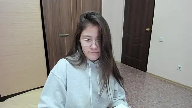 Riz girl online show from February 2, 2025, 4:32 pm