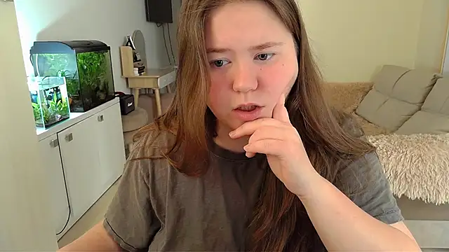 remirann  online show from March 5, 2025, 7:27 am