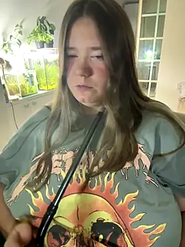 remirann  online show from September 16, 2025, 8:21 pm