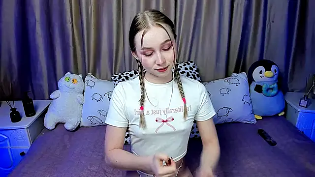 LilyStarlight online show from February 19, 2025, 3:28 am