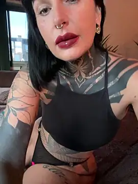 InkedBiitch online show from April 28, 2026, 4:17 am