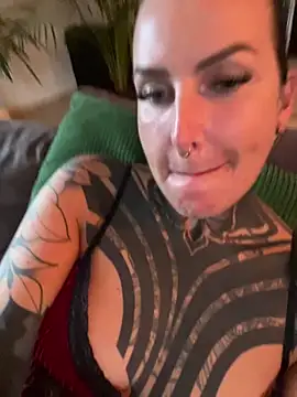 Snapshot of InkedBiitch chatting on May 7, 2026, 4:51 am InkedBiitch online show from May 7, 2026, 4:51 am