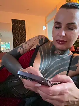 Snapshot of InkedBiitch chatting on May 11, 2026, 4:51 am InkedBiitch online show from May 11, 2026, 4:51 am