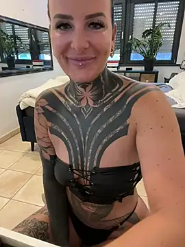 Snapshot of InkedBiitch chatting on July 29, 2026, 4:21 am InkedBiitch online show from July 29, 2026, 4:21 am