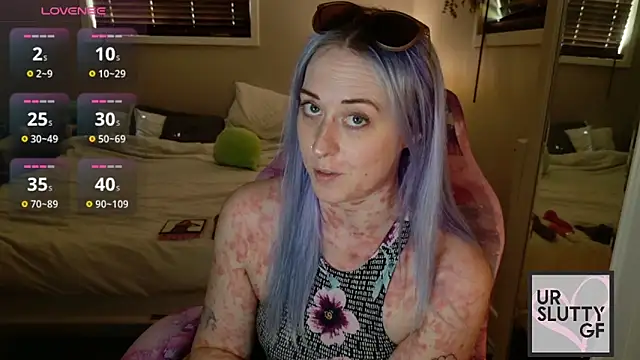 Snapshot of ursluttygf chatting on May 14, 2026, 4:03 pm ursluttygf online show from May 14, 2026, 4:03 pm