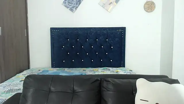 Snapshot of QueenSquirt_ chatting on March 18, 2025, 8:04 pm QueenSquirt online show from March 18, 2025, 8:04 pm