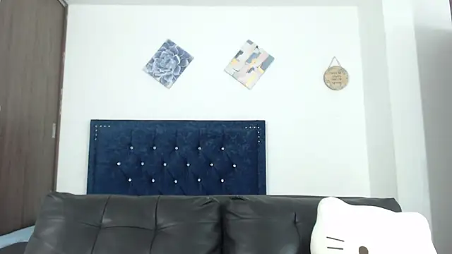 Snapshot of QueenSquirt_ chatting on March 21, 2025, 7:35 pm QueenSquirt online show from March 21, 2025, 7:35 pm