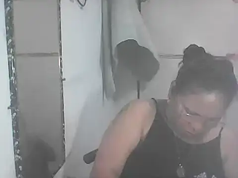 hotwet mama4uxx online show from March 6, 2025, 8:30 am