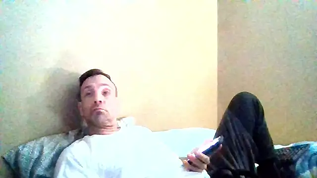 Snapshot of JoJoMonroe84 chatting on February 9, 2026, 3:32 am JoJoMonroe84 online show from February 9, 2026, 3:32 am