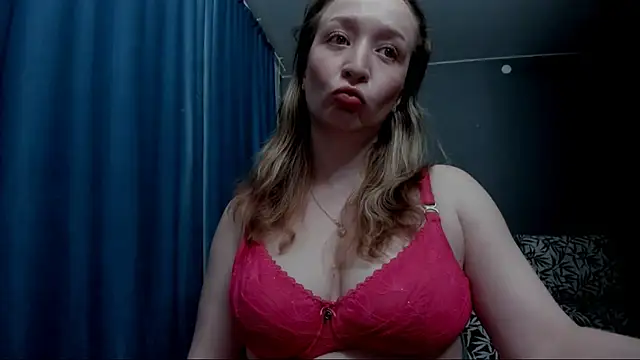 Snapshot of Eva_Rikchter chatting on May 3, 2026, 8:48 pm Eva Rikchter online show from May 3, 2026, 8:48 pm
