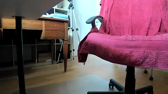 leccaleccafiga online show from March 5, 2025, 8:43 am