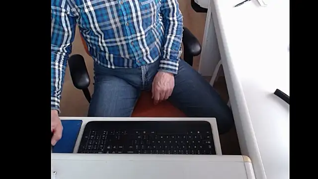 dutchpornking online show from February 25, 2025, 7:52 am