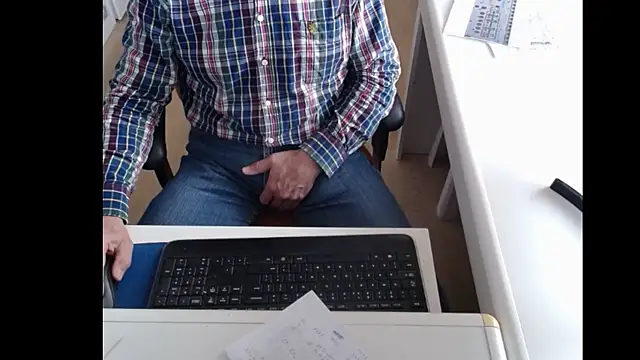 dutchpornking online show from March 4, 2025, 8:24 am