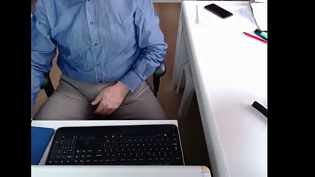 dutchpornking online show from February 11, 2026, 7:57 am