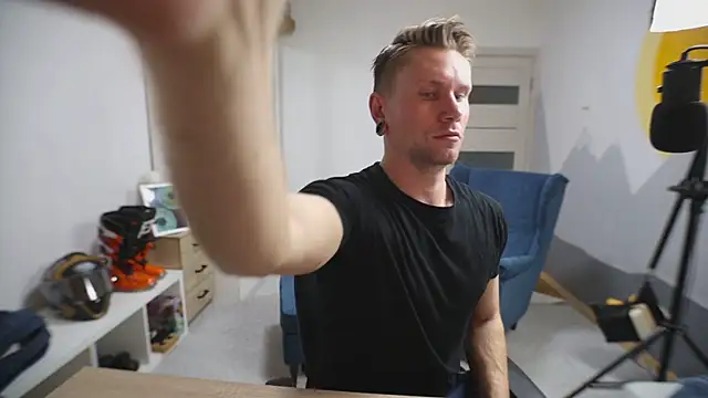 kevin-park online show from October 6, 2025, 12:24 pm