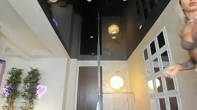 LisaAkira online show from March 13, 2025, 7:09 am