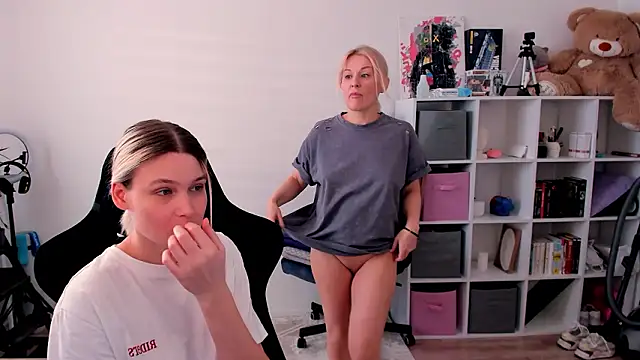 hotblonds online show from February 1, 2026, 12:37 pm