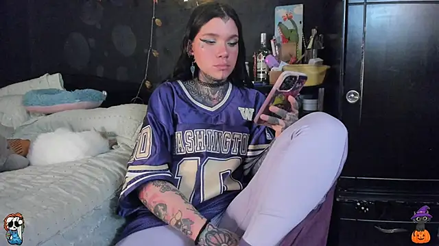 Snapshot of Lilmarieee chatting on October 29, 2025, 10:44 pm Lilmarieee online show from October 29, 2025, 10:44 pm