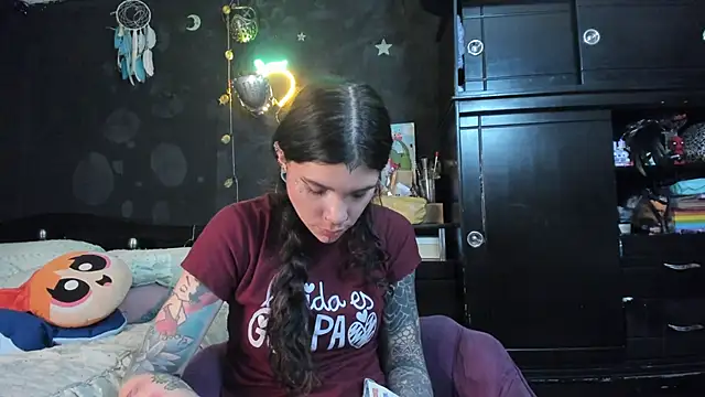 Snapshot of Lilmarieee chatting on November 18, 2025, 10:47 pm Lilmarieee online show from November 18, 2025, 10:47 pm