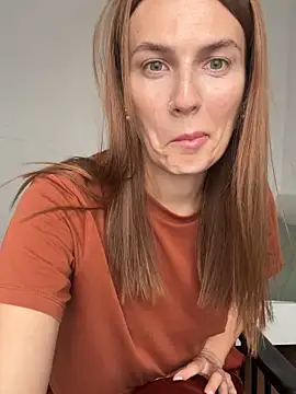 Snapshot of BritneyHall chatting on June 1, 2026, 9:33 am BritneyHall online show from June 1, 2026, 9:33 am