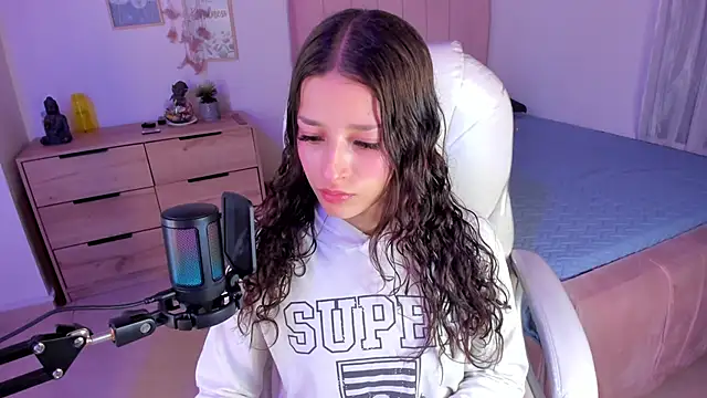 Amaia Daniells online show from March 11, 2025, 3:37 am