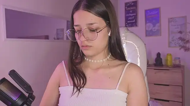 Amaia Daniells online show from October 5, 2025, 3:49 am