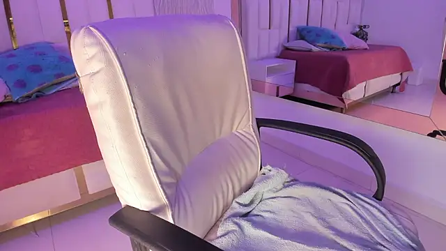 Snapshot of Meghan_stonne_ chatting on January 18, 2026, 7:17 pm Meghan stonne online show from January 18, 2026, 7:17 pm