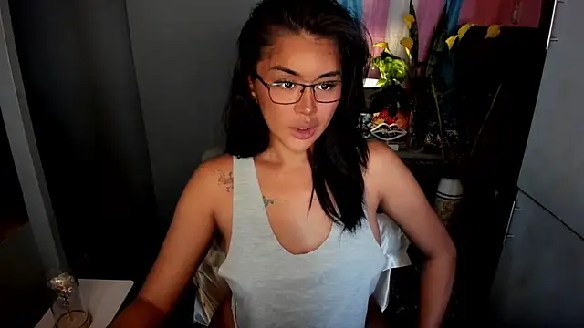 QuiinMollyXxX online show from March 7, 2026, 4:42 am