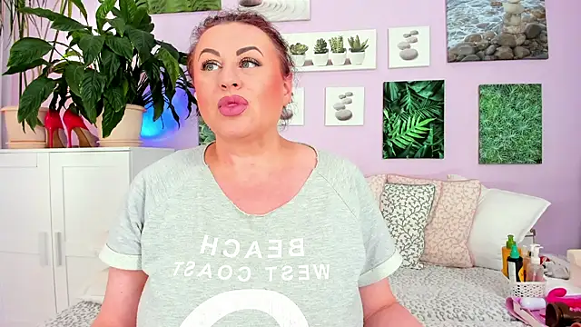 BigTittyGoddess online show from September 28, 2025, 5:18 pm