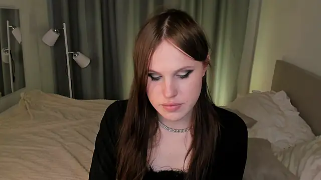 EffieMinki online show from May 18, 2026, 4:07 am