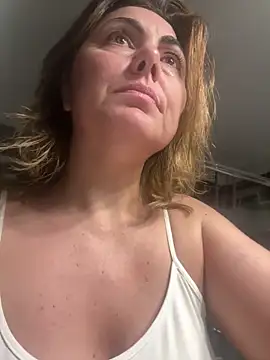 Snapshot of Emma_roqueen chatting on May 28, 2026, 9:45 pm Emma roqueen online show from May 28, 2026, 9:45 pm