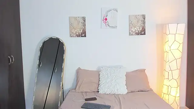 SarahCinnamon- online show from March 3, 2026, 7:42 pm