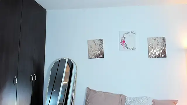 SarahCinnamon- online show from March 24, 2026, 7:19 pm