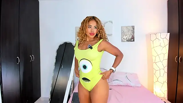 SarahCinnamon- online show from April 8, 2026, 7:47 pm