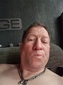 tomtom111111 online show from February 17, 2026, 2:02 pm