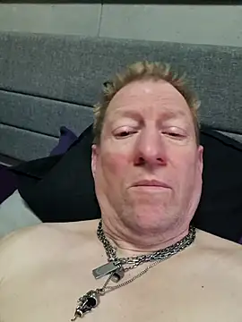 tomtom111111 online show from March 4, 2026, 3:18 pm