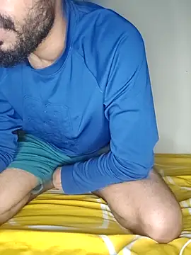 Snapshot of FearingForm chatting on October 3, 2025, 7:00 pm FearingForm online show from October 3, 2025, 7:00 pm