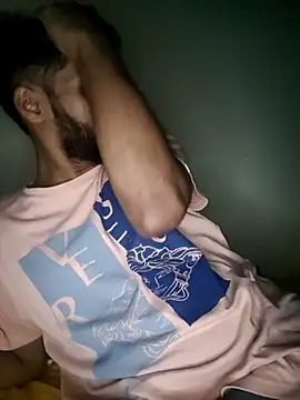 Snapshot of FearingForm chatting on October 5, 2025, 8:40 pm FearingForm online show from October 5, 2025, 8:40 pm