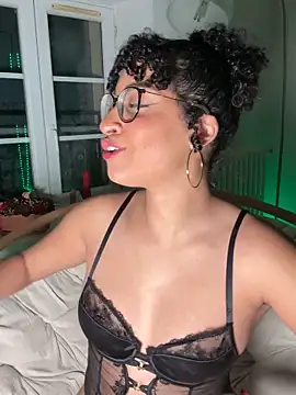 Snapshot of Lauyako chatting on February 27, 2026, 9:04 pm Lauyako online show from February 27, 2026, 9:04 pm