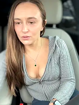 lunagirl13 online show from November 14, 2025, 7:23 pm