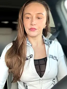 lunagirl13 online show from November 18, 2025, 6:01 pm