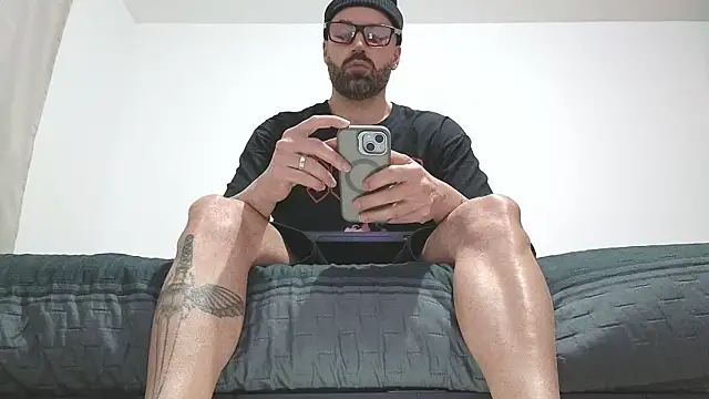 Snapshot of MattxFeet chatting on April 14, 2026, 11:11 pm MattxFeet online show from April 14, 2026, 11:11 pm