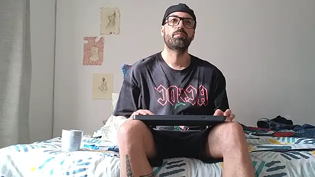 Snapshot of MattxFeet chatting on May 8, 2026, 12:32 pm MattxFeet online show from May 8, 2026, 12:32 pm