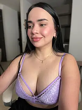 Snapshot of GeorginaJones chatting on January 21, 2025, 1:50 am GeorginaJones online show from January 21, 2025, 1:50 am