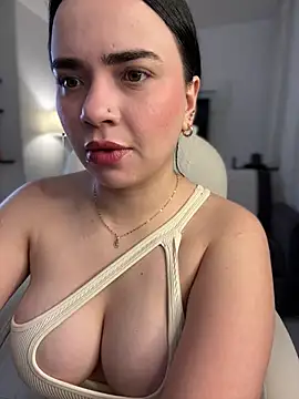 Snapshot of GeorginaJones chatting on February 2, 2025, 12:09 am GeorginaJones online show from February 2, 2025, 12:09 am