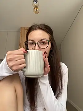 little belucci online show from October 13, 2025, 1:00 pm