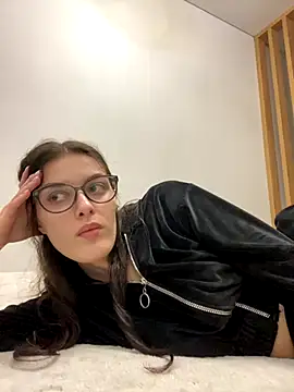 little belucci online show from November 12, 2025, 1:44 pm