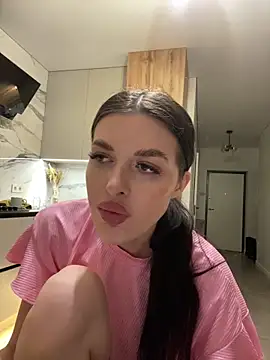 little belucci online show from March 1, 2026, 4:42 pm