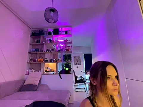  alleyesonme  online show from November 6, 2025, 12:39 pm